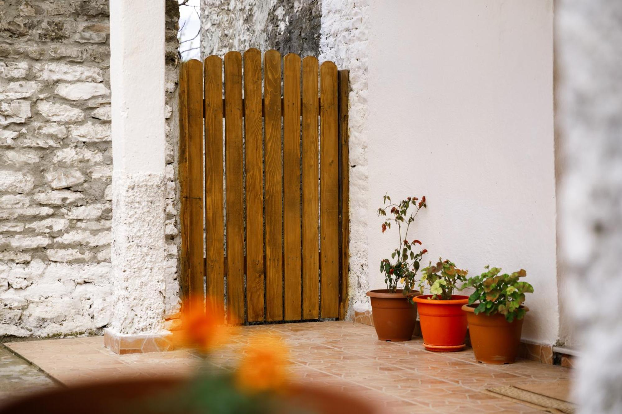 Guesthouse 1805 Gjirokastra Kültér fotó